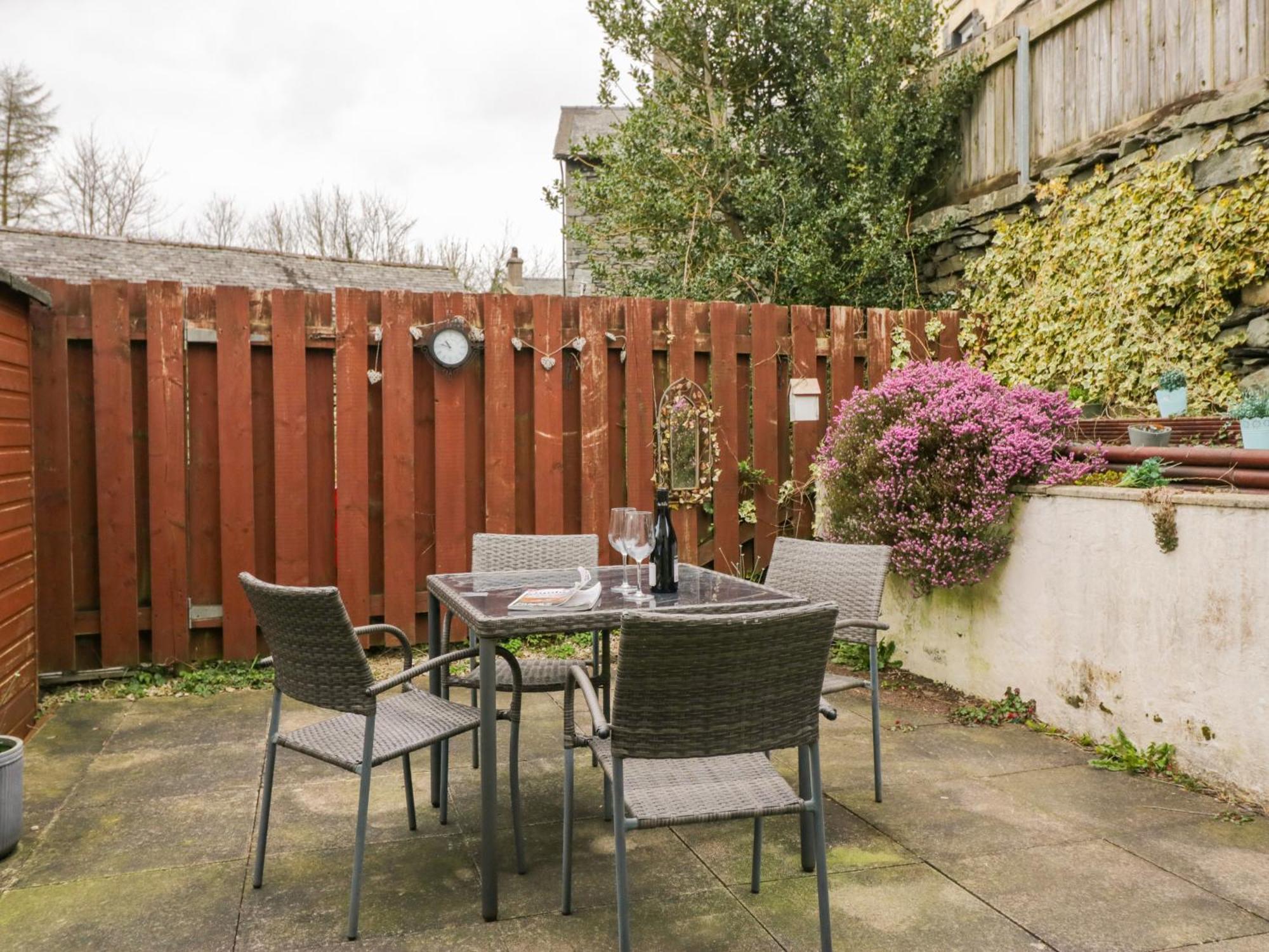 The Laurels Villa Ulverston Exterior photo